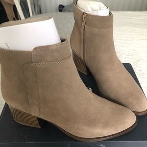 GAP Suede Ankle Booties | Size 9 | Color: Tan